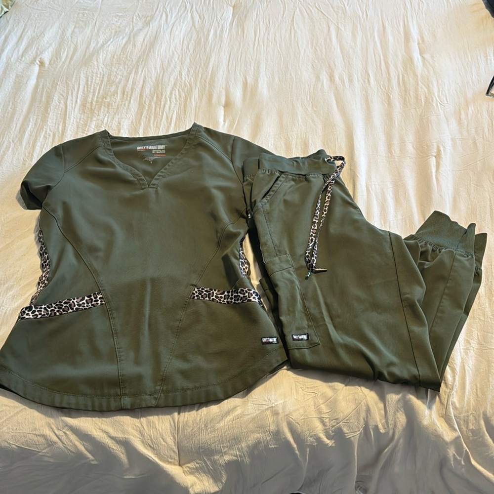 Greys Anatomy scrub set